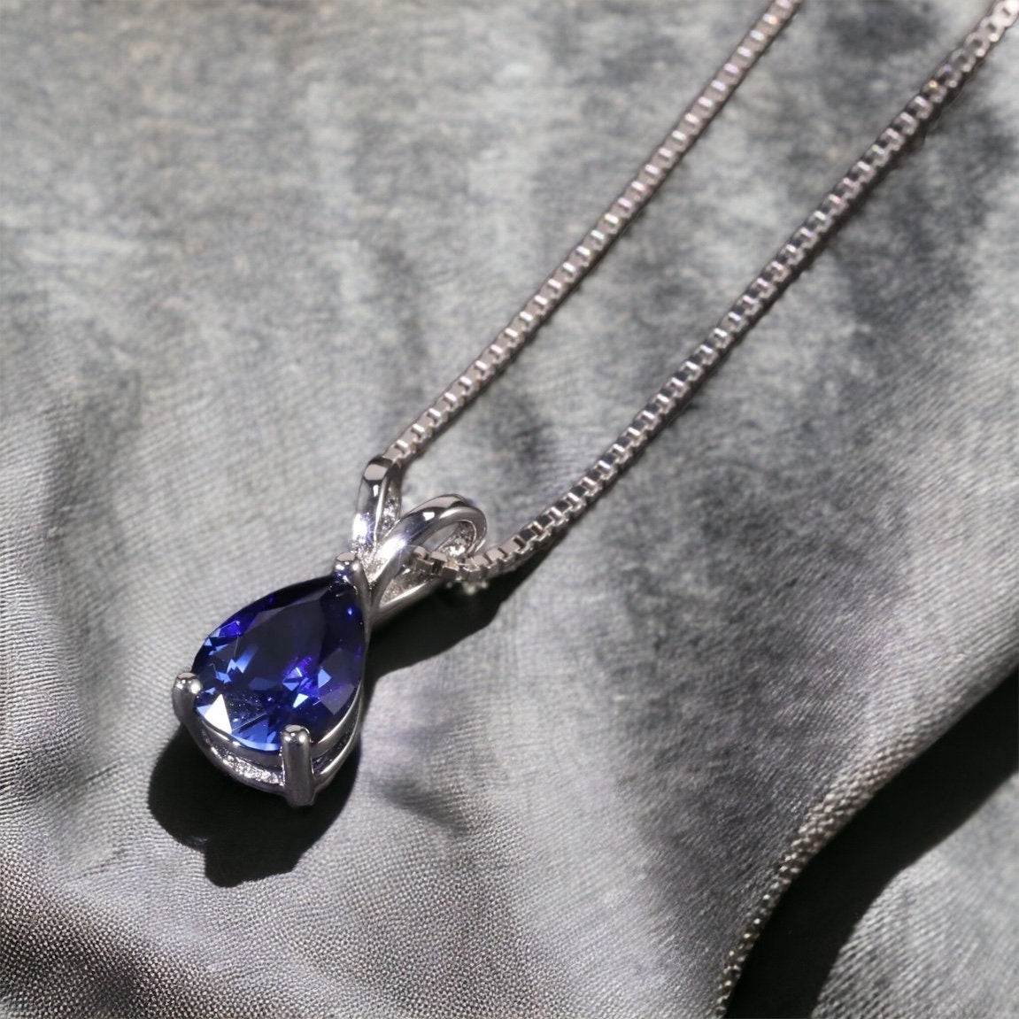 V-Bale Pear-Shaped Tanzanite Solitaire Pendant