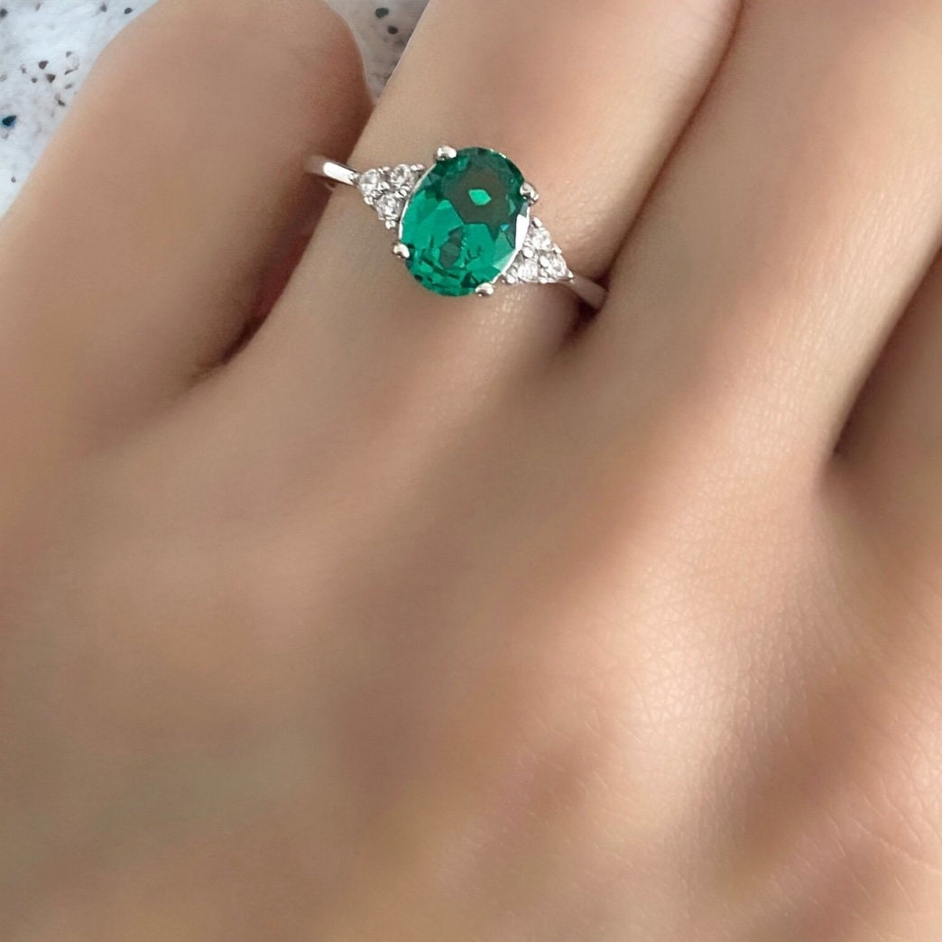 Lab-Grown Solitaire Oval Emerald Ring with Trio Lab Diamond Accents