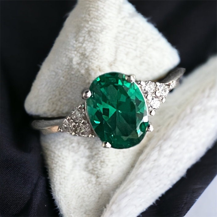 Lab-Grown Solitaire Oval Emerald Ring with Trio Lab Diamond Accents