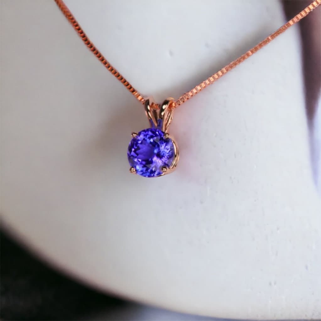 V-Bale Round Tanzanite Solitaire Pendant